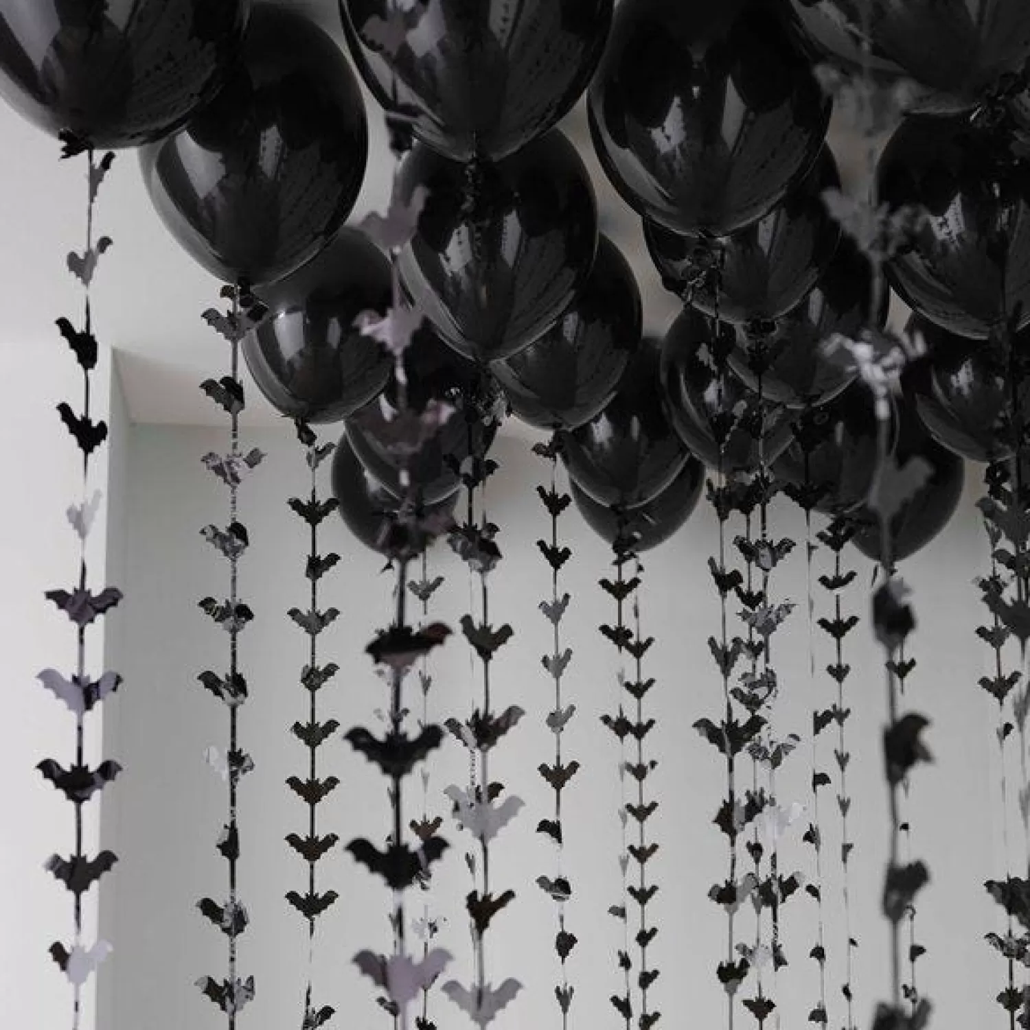 Black Balloon Ceiling Kit With Bat Tails<Party Delights New