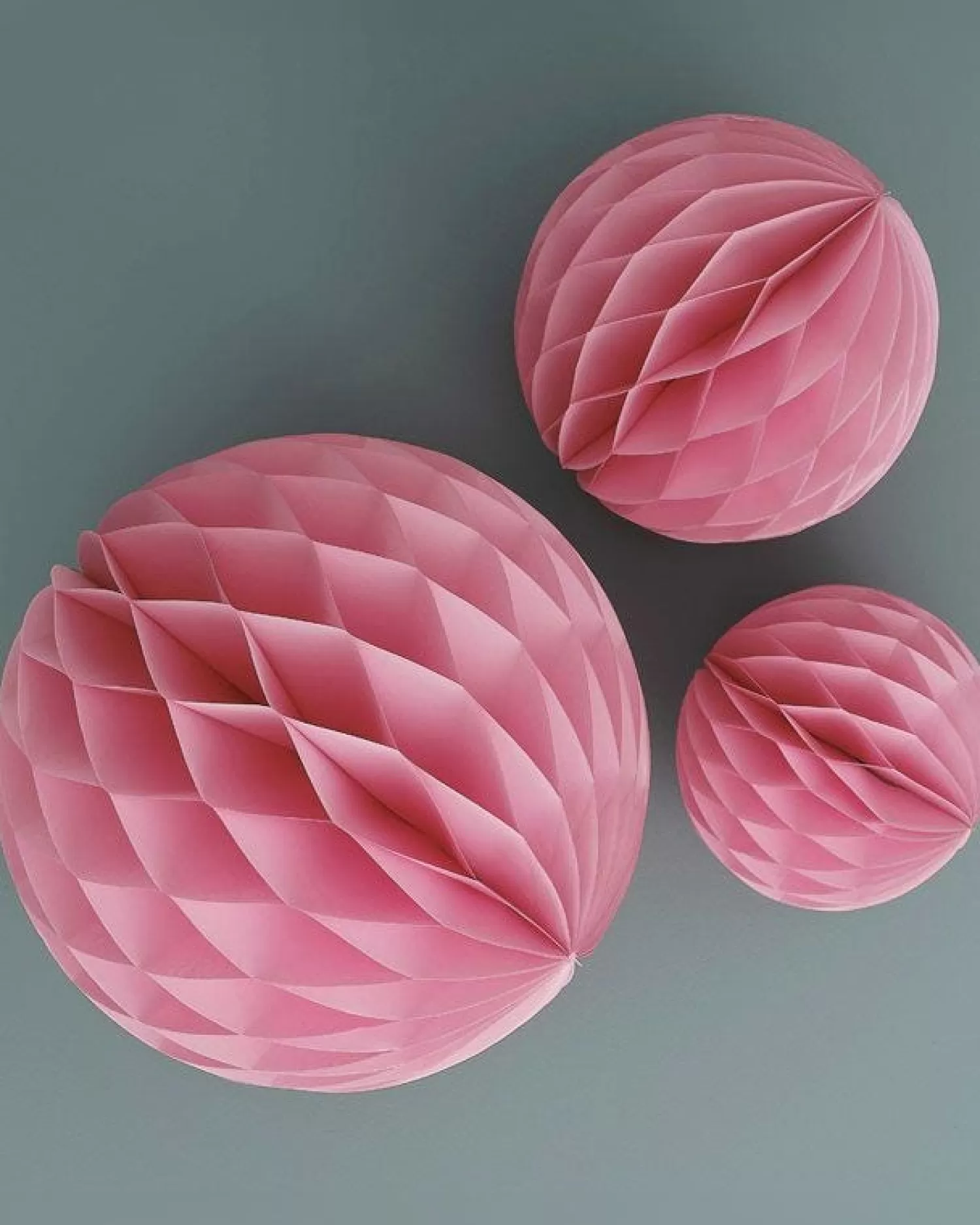 Light Pink Paper Honeycomb Hanging Decorations (3Pk)<Party Delights Outlet