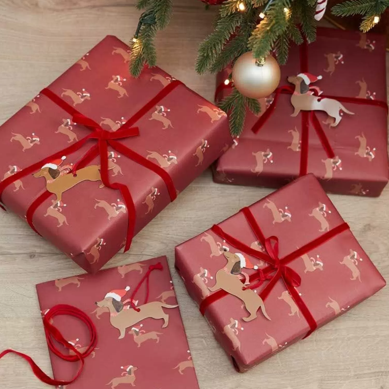 Sausage Dog Christmas Wrapping Paper Kit - 2 Sheets (70Cm X 50Cm) With Tags & Ribbon<Party Delights Best