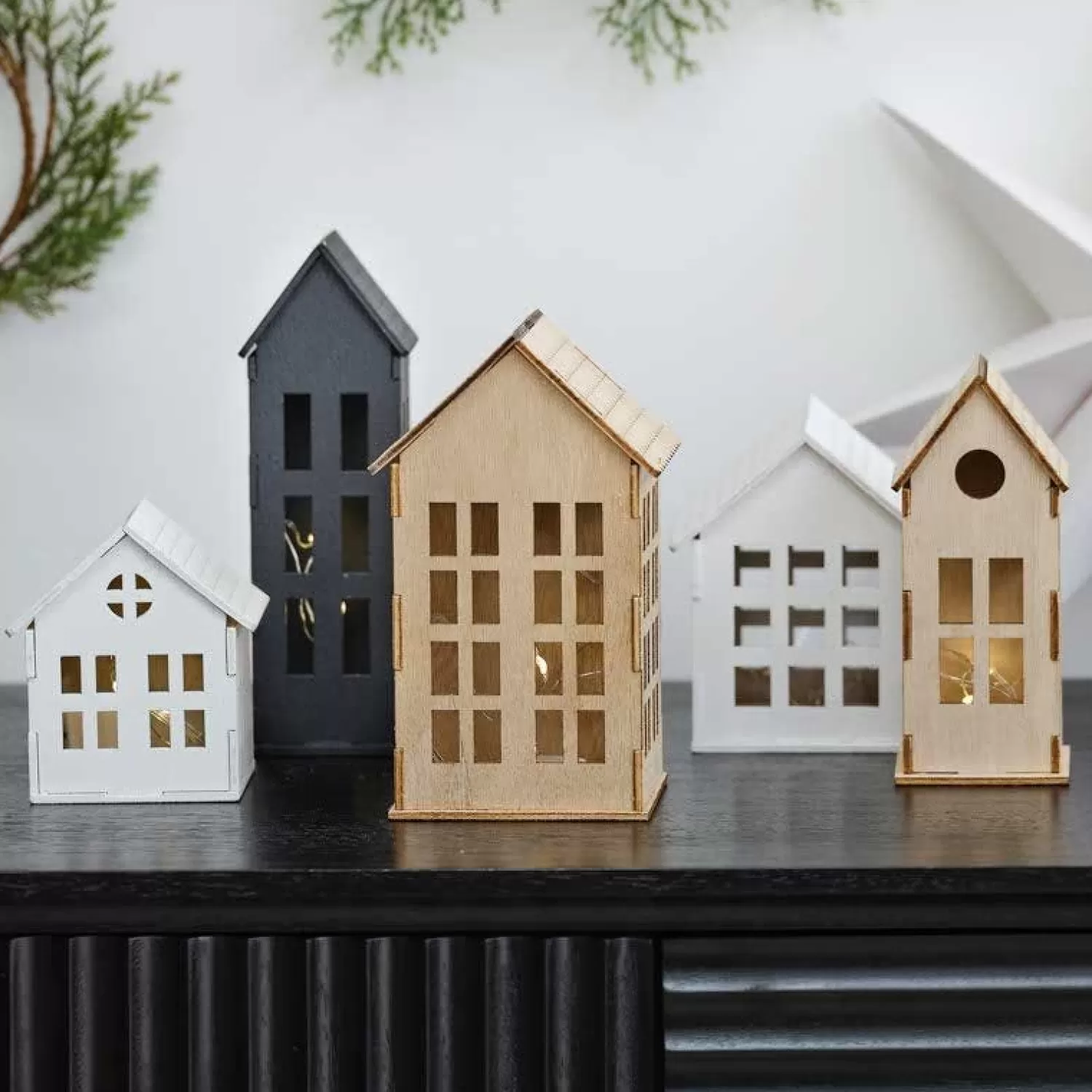 Best Sale Party Delights Wooden Light Up Houses Christmas Decorations (5Pk)