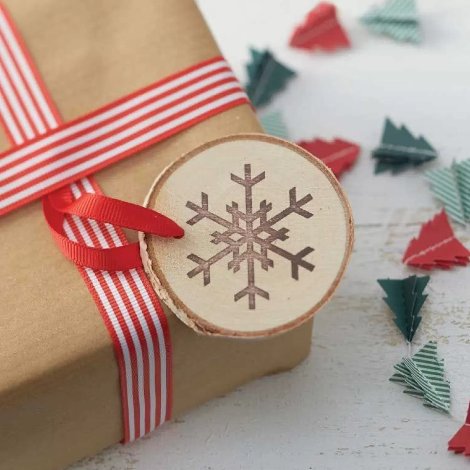 Hot Party Delights Wooden Round Snowflake Hanging Tree Decorations (6Pk)